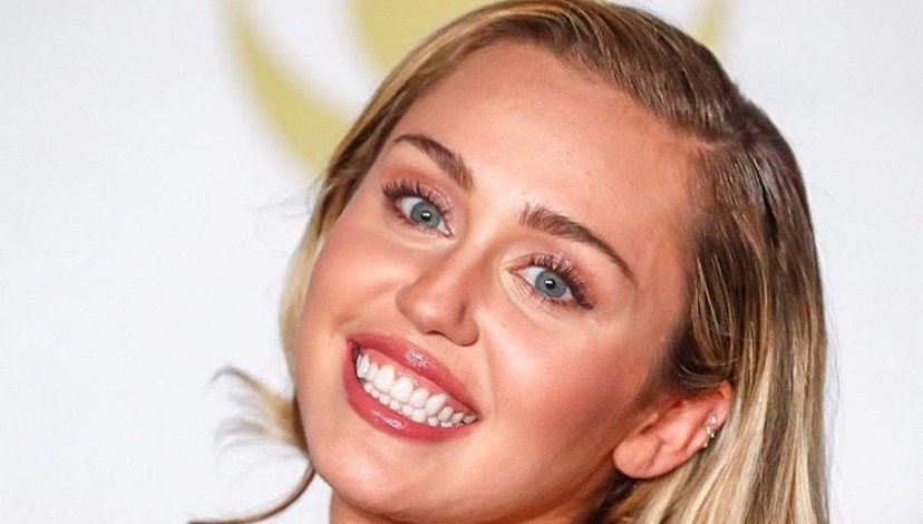 miley-cyrus-teeth